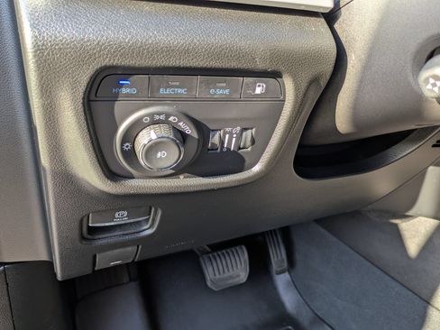 Used 2023 Jeep Grand Cherokee 4WD 4xe w/ Luxury Tech Group II image 18