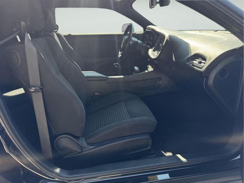Used 2018 Dodge Challenger SXT RWD image 10