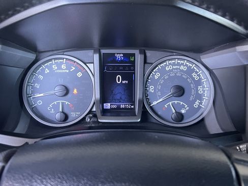 Used 2019 Toyota Tacoma TRD Sport w/ Technology Package RWD image 31