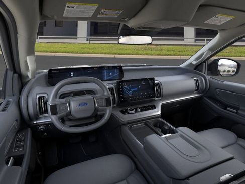 New 2026 Ford Expedition Active image 9