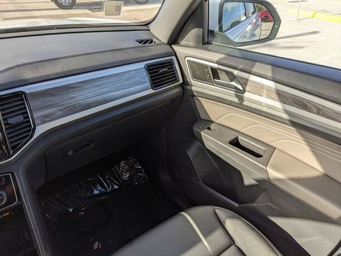 Used 2023 Volkswagen Atlas Cross Sport SE image 16