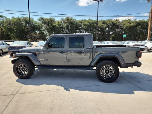 Used 2020 Jeep Gladiator Overland image 2