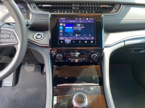 Used 2024 Jeep Grand Cherokee Laredo w/ Luxury Tech Group I AWD/4WD image 28