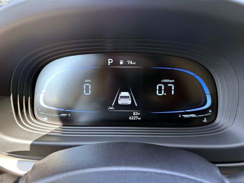 Used 2023 Hyundai Venue SEL FWD image 17