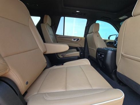 Used 2023 Chevrolet Tahoe Premier w/ Premium Package 2 RWD image 16