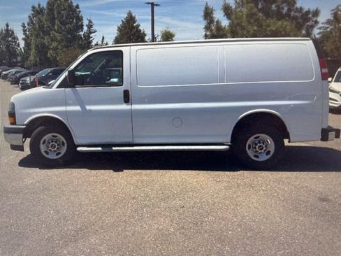 Used 2019 GMC Savana 2500 w/ Driver Convenience Package RWD image 4