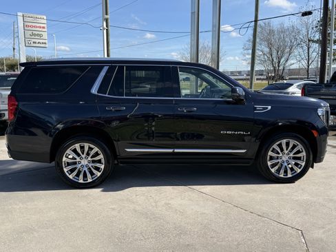 Used 2023 GMC Yukon Denali image 3