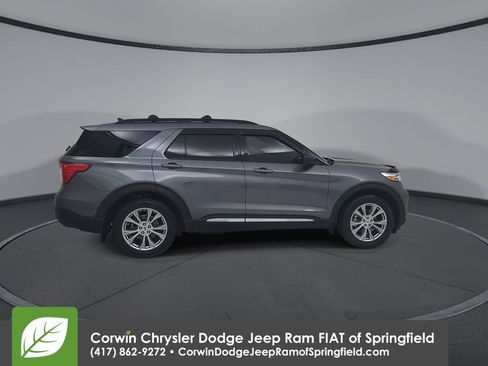 Used 2022 Ford Explorer XLT w/ Equipment Group 202A AWD/4WD image 16