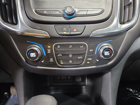Used 2022 Chevrolet Equinox LT AWD/4WD image 24
