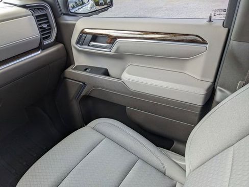 Used 2025 GMC Sierra 1500 SLE AWD/4WD image 17