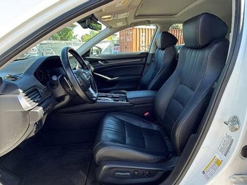 Used 2018 Honda Accord Touring image 32