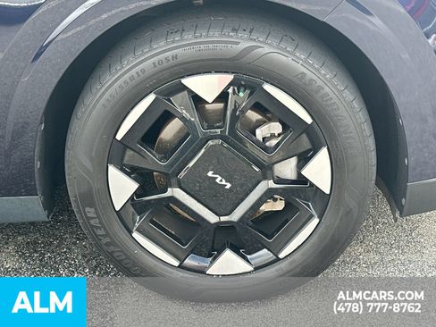 Used 2025 Kia Carnival EX FWD image 6