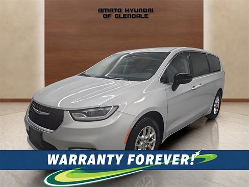 Used 2024 Chrysler Pacifica Touring-L image 1