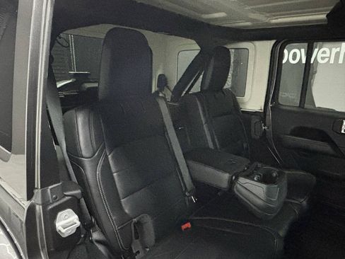 Used 2019 Jeep Wrangler Unlimited Sahara AWD/4WD image 34