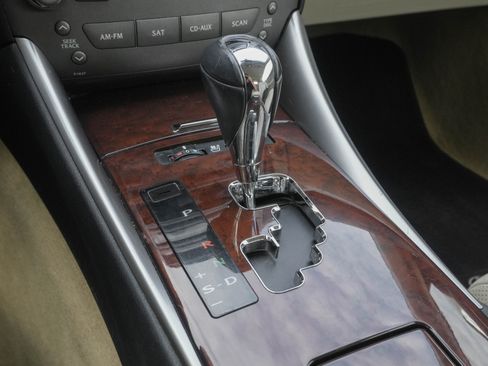Used 2015 Lexus IS 250C RWD image 28
