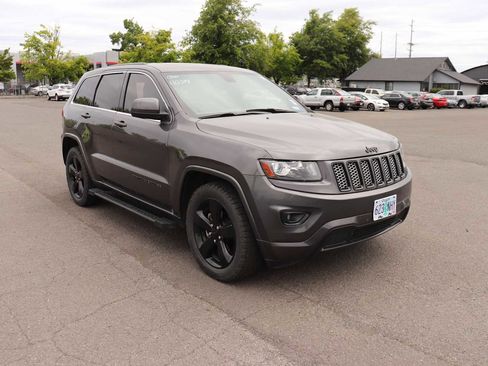 Used 2014 Jeep Grand Cherokee Altitude RWD image 3
