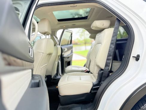 Used 2017 Ford Explorer Platinum AWD/4WD image 10