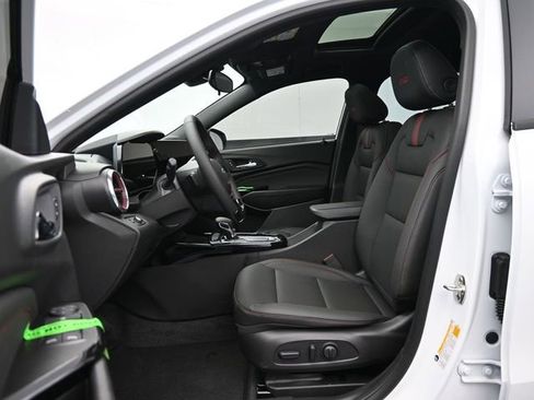 New 2026 Chevrolet Trax RS w/ Sunroof Package FWD image 32