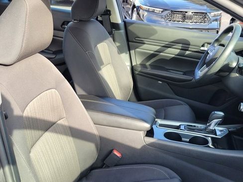 Used 2024 Nissan Altima 2.5 SV image 6