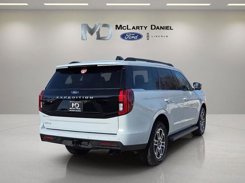 New 2026 Ford Expedition Active image 5