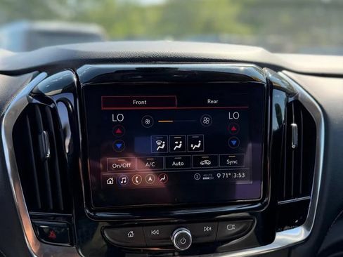Used 2021 Chevrolet Traverse RS FWD image 24
