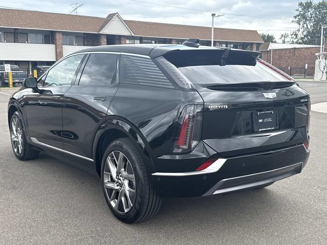 Certified 2025 Cadillac Optiq Luxury 2 w/ LPO, Floor Liner Package AWD/4WD image 8