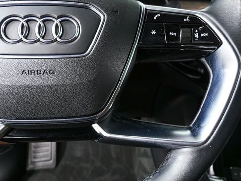 Certified 2022 Audi e-tron Premium image 10