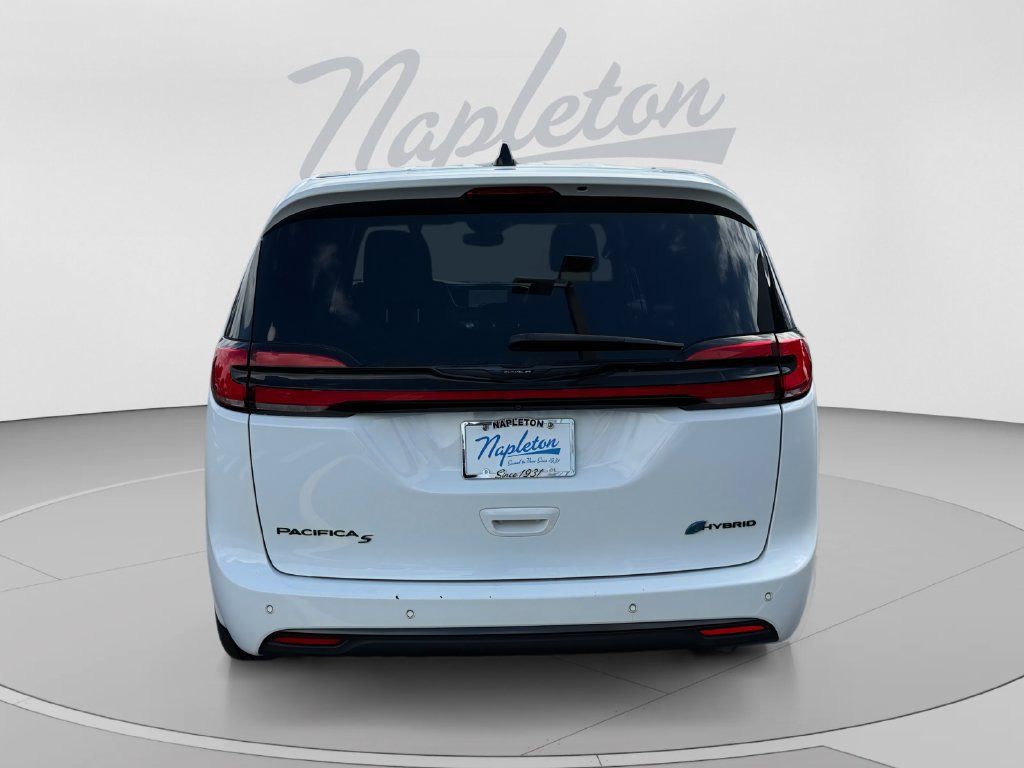 Used 2024 Chrysler Pacifica Limited FWD image 4