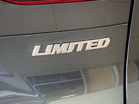 Used 2023 Toyota Venza Limited AWD/4WD image 12
