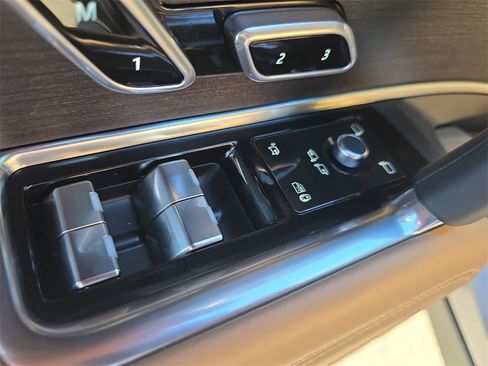 Used 2025 Land Rover Range Rover SE image 26