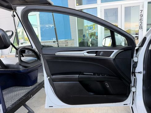 Used 2019 Ford Fusion SE FWD image 14