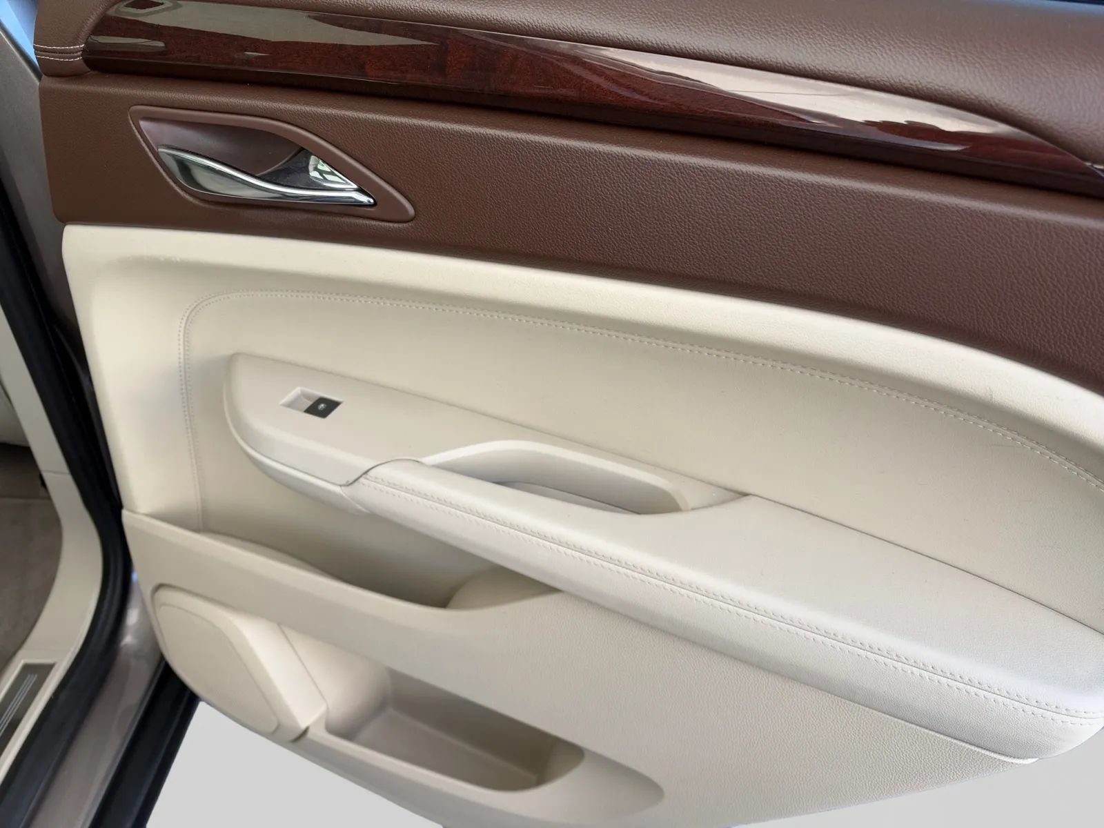 Used 2011 Cadillac SRX Luxury FWD image 20