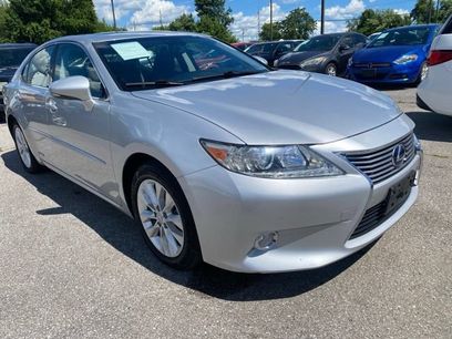 Used 2013 Lexus ES 300h w/ Luxury Pkg