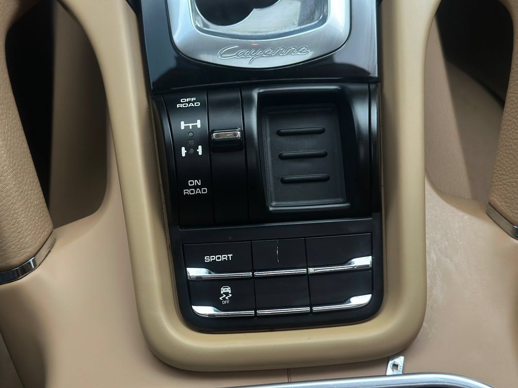 Used 2014 Porsche Cayenne Diesel AWD/4WD image 17