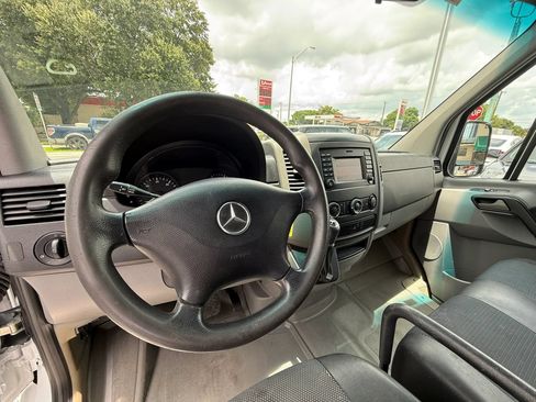 Used 2014 Mercedes-Benz Sprinter 2500 image 12