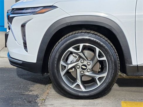 Used 2025 Chevrolet Trax LT image 9
