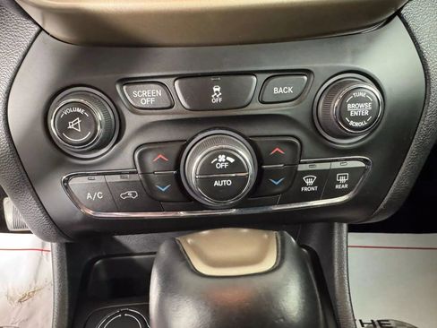 Used 2018 Jeep Cherokee Limited AWD/4WD image 22