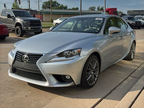 Used 2016 Lexus IS 200t RWD image 4