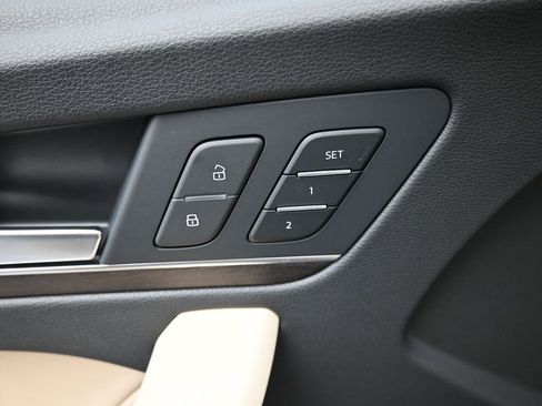 Used 2024 Audi Q5 e Premium Plus w/ Premium Plus Package image 8