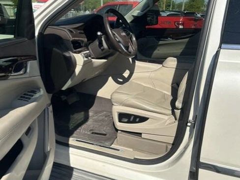 Used 2015 Cadillac Escalade Luxury AWD/4WD image 6