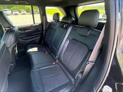 Used 2024 Jeep Grand Cherokee Altitude AWD/4WD image 25