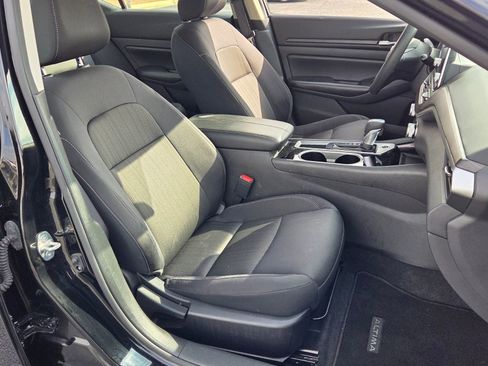 Used 2024 Nissan Altima 2.5 SV image 17