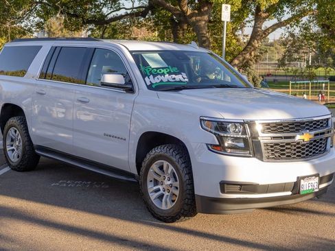 Used 2019 Chevrolet Suburban LT image 4