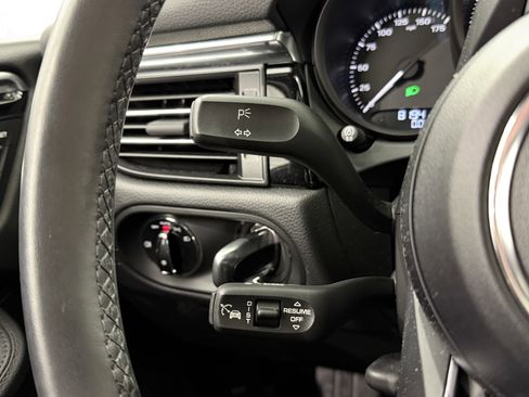 Certified 2025 Porsche Macan image 49