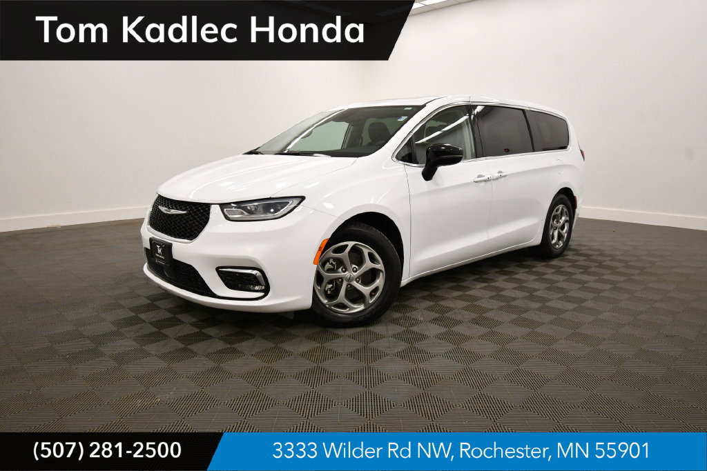 Used 2024 Chrysler Pacifica Limited FWD image 1