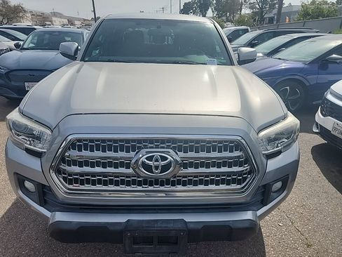 Used 2017 Toyota Tacoma TRD Off-Road w/ Tow Package image 2