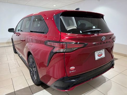 Certified 2025 Toyota Sienna XSE image 3