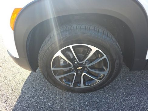 Used 2025 Chevrolet TrailBlazer LT image 6