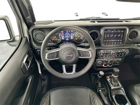 Used 2023 Jeep Gladiator Overland image 10