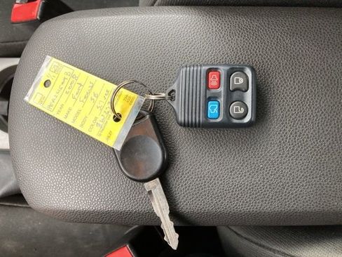 Used 2008 Ford Focus SE FWD image 9